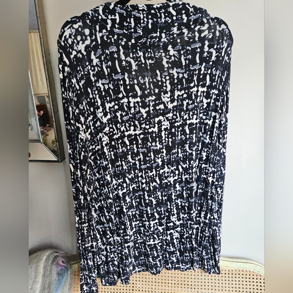 Micheal Kors Black and White Cowl Neck Top - 3x - Picture 3 of 5